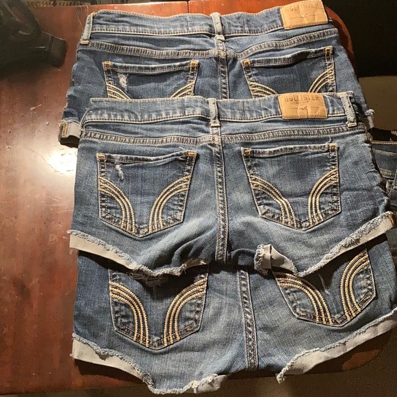 Bundle of Hollister low rise shorts - Picture 5 of 6